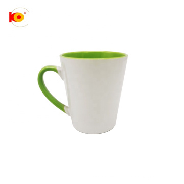 Taza de cerámica de sublimación de precio de alta calidad de 12 oz de 12 oz con mango verde